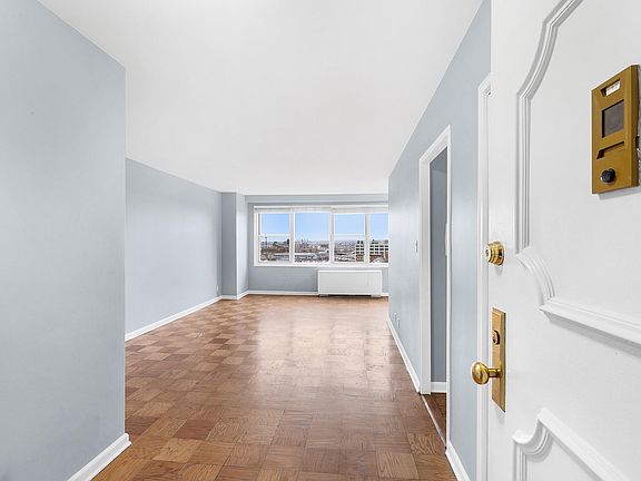 3rd image of 225 Saint Pauls Ave APT 9T