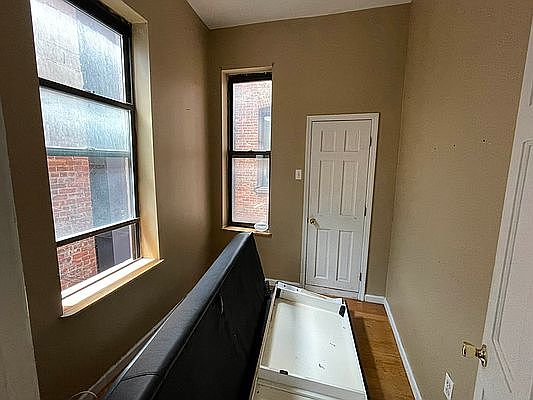 4th image of 519 W 48th St APT 18