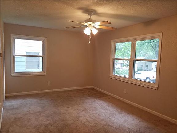4th image of 2922 S 52nd Ter