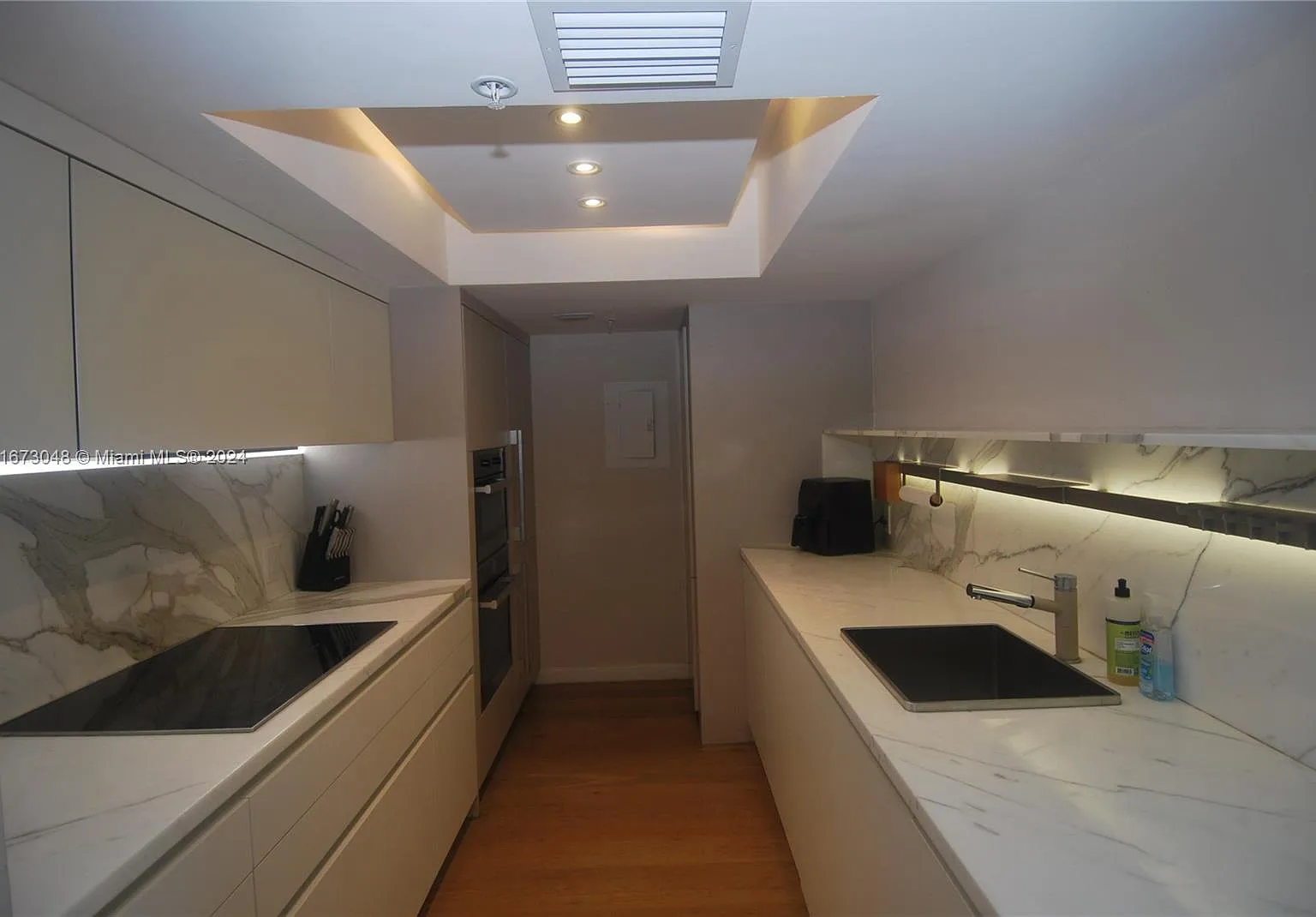 1 bed, 740 sqft, $5,000 — Photo 3