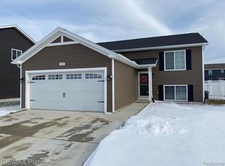 3030 Ivy Wood Cir, Howell, MI 48855
