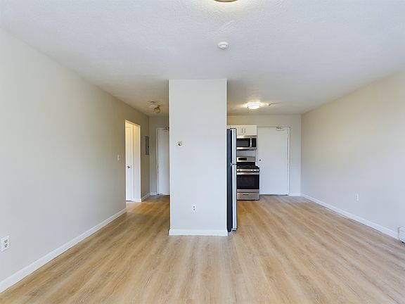 3rd image of 118 Greenleaf St #5