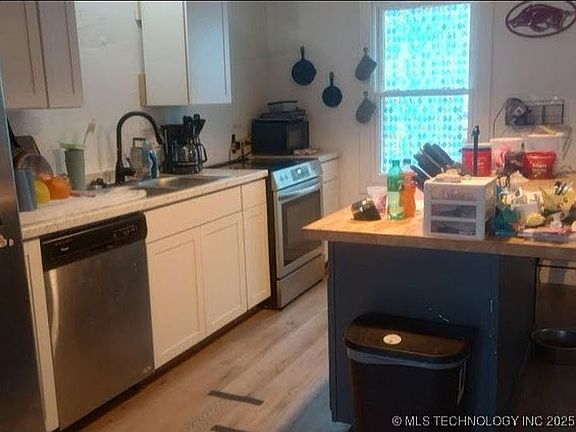 4th image of 706 Coyne St