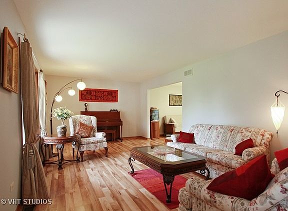 2nd image of 3118 Redwood Ct