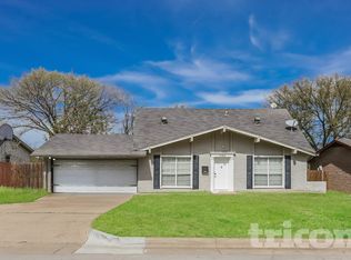 606 Shelmar Dr, Euless, TX 76039
