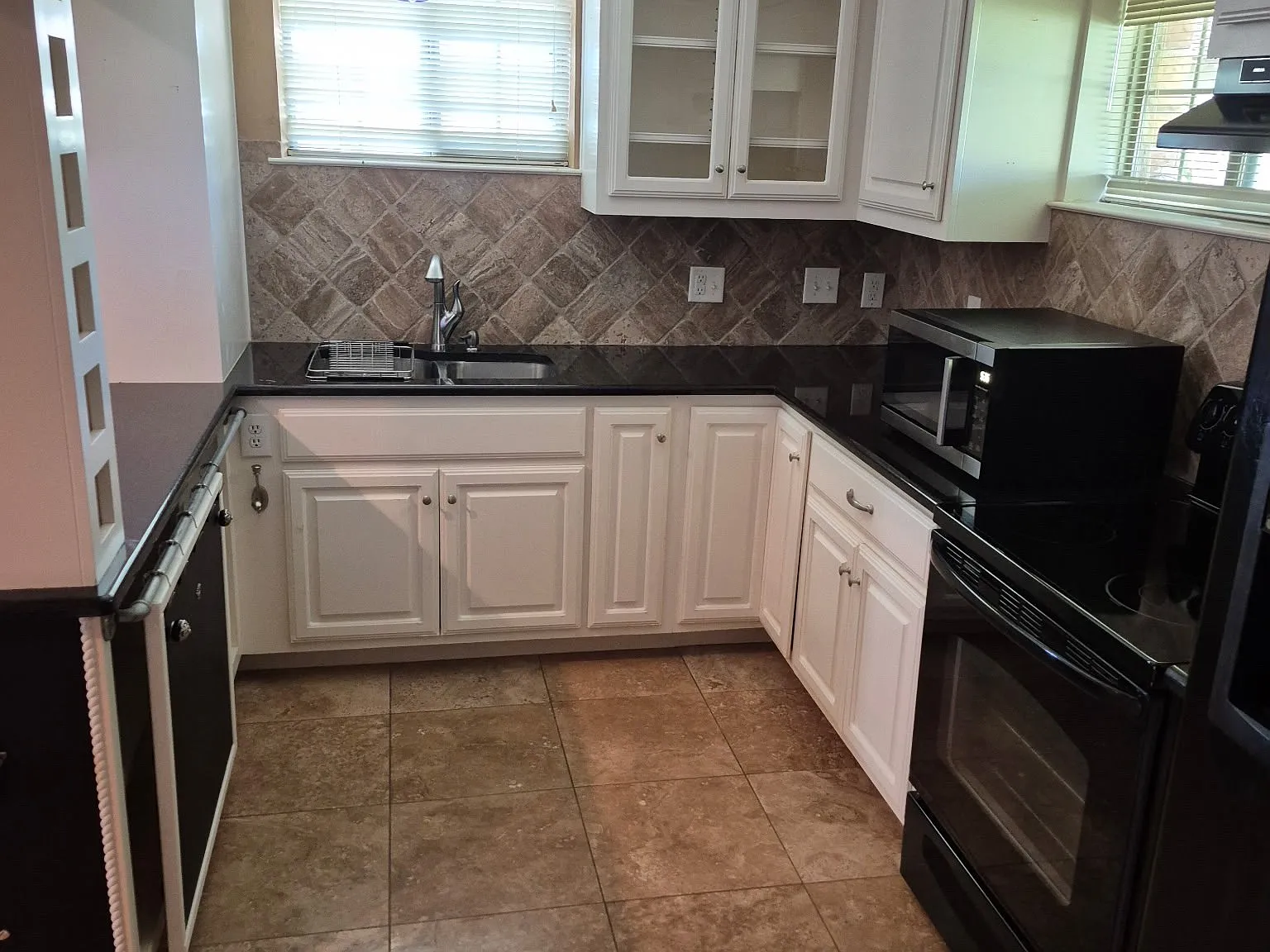 Studio, 800 sqft, $1,500 — Photo 3