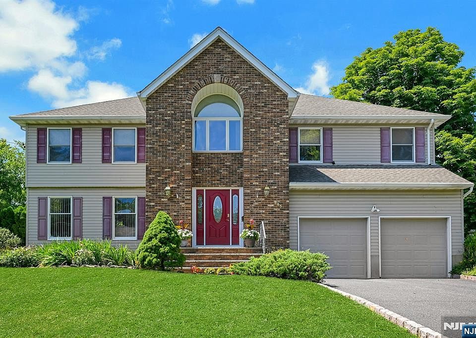 1st image of 885 Summit Ave
