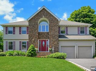 885 Summit Ave, River Edge, NJ 07661