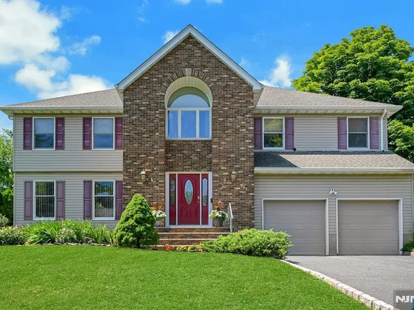 885 Summit Ave, River Edge, NJ 07661