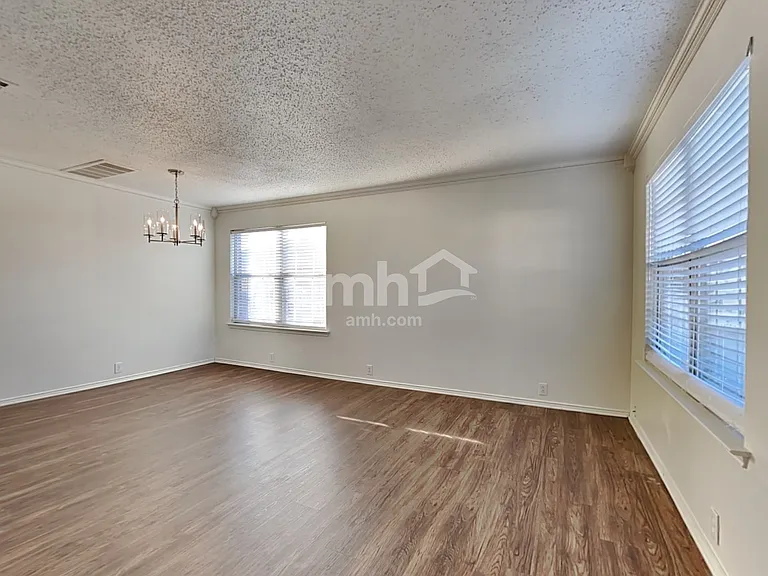 6735 Ambercrest Dr — Photo 6