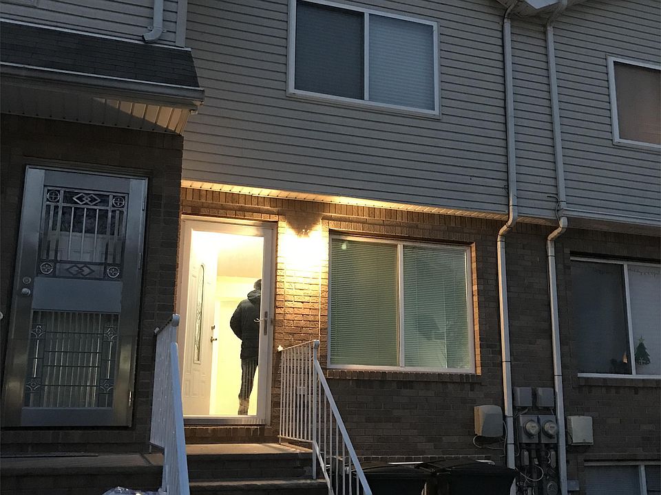 1st image of 17 Simmons Ln