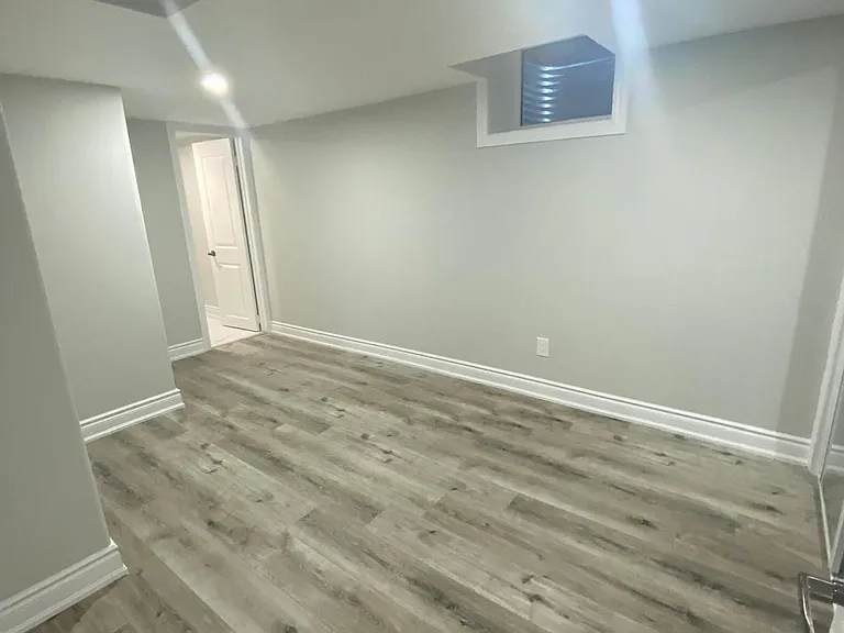 409 Comiskey Cres #BASEMENT — Photo 17