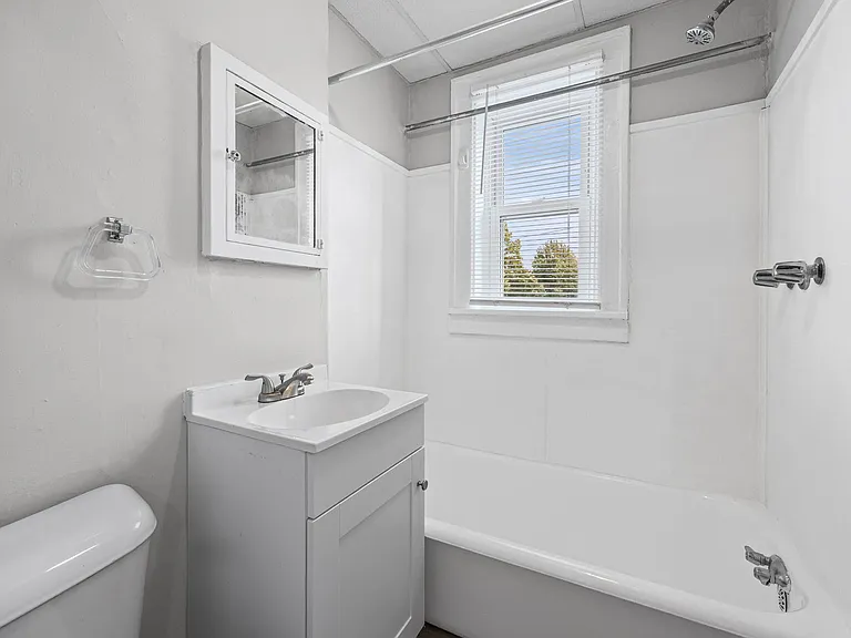 49 Troup St — Photo 30
