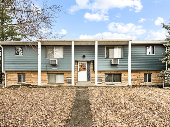 6573 Prairie St, Garden Prairie, IL 61038