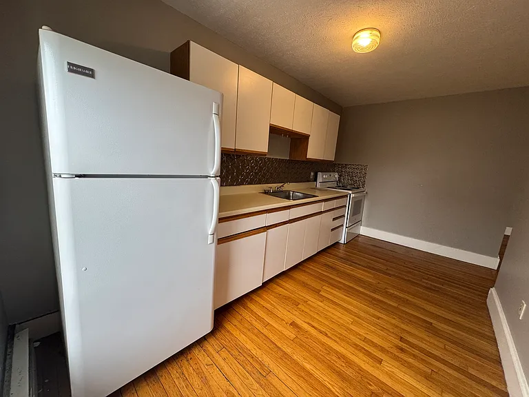 18 E Pearl St #3 — Photo 7