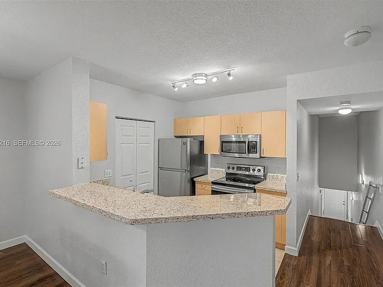1003 Belmont Ln #1003 — Photo 7
