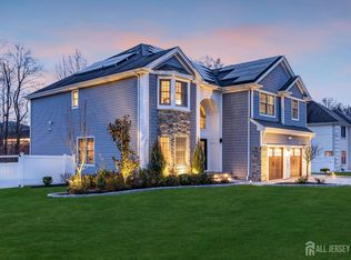 101 Autumn Rd, Matawan, NJ 07747