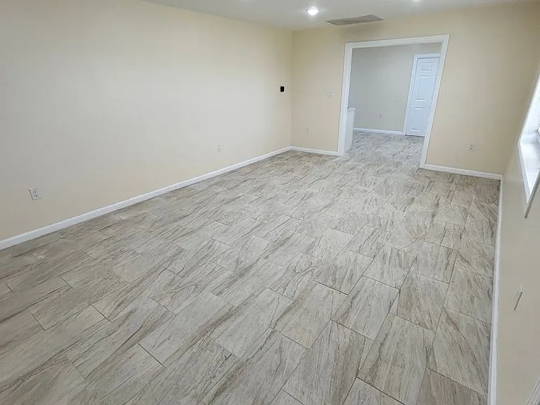 2433 Wakulla Ave — Photo 2