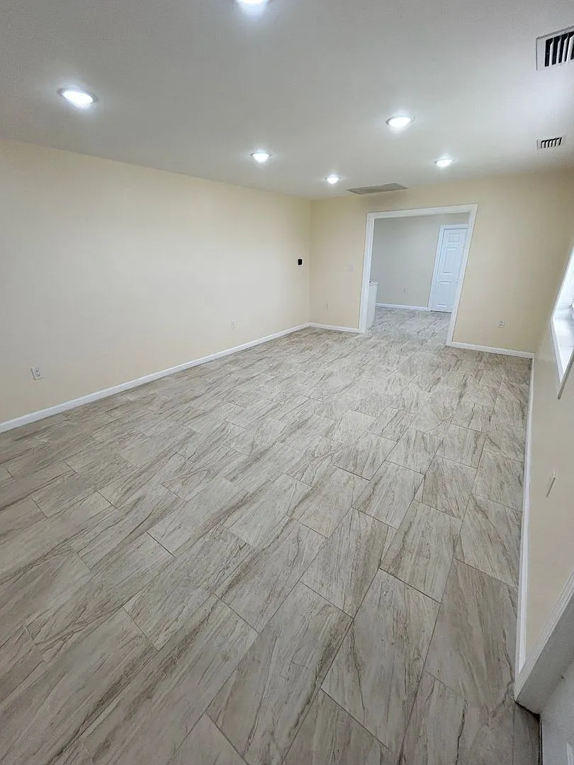 Building Photo - 2433 Wakulla Ave