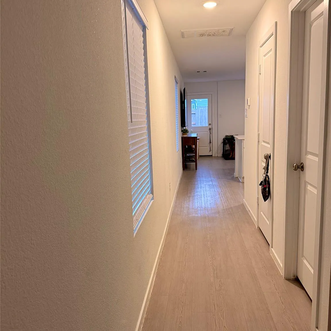 3 bed, 2.5 bath, 1298 sqft, $1,595 — Photo 3
