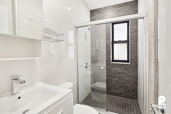 Rented by REZI | media 10