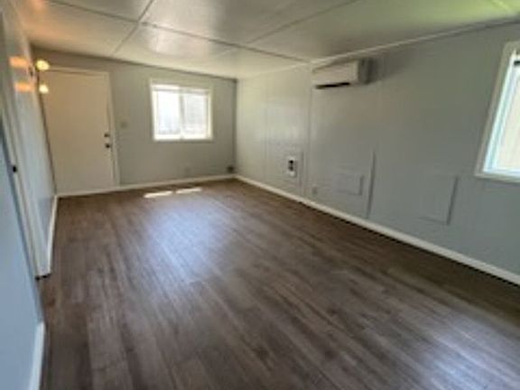 4th image of 83650 N Pacific Hwy #2