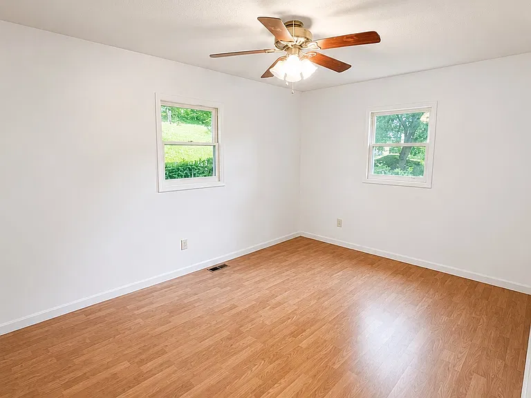 10 Miami Cir — Photo 12