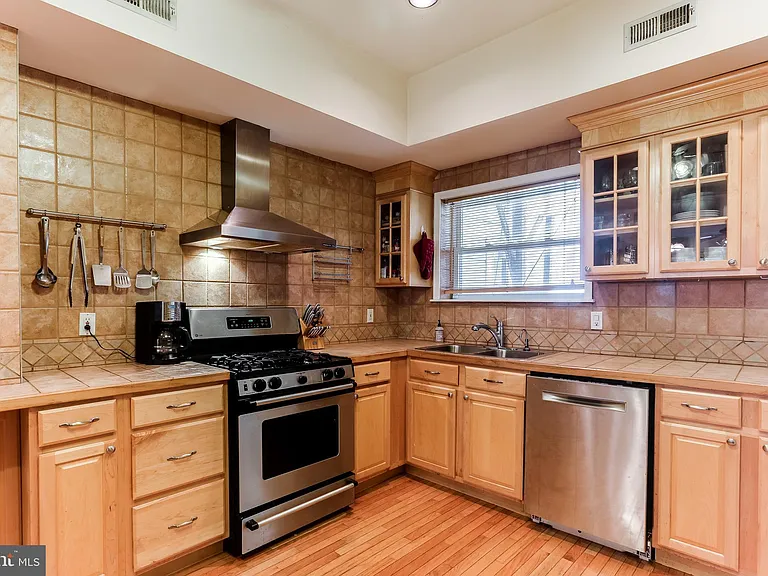 814 S Clinton St — Photo 13