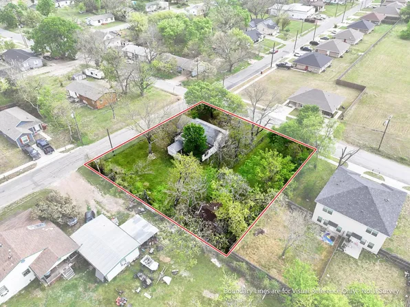 619 Thomas St, Bonham, TX 75418