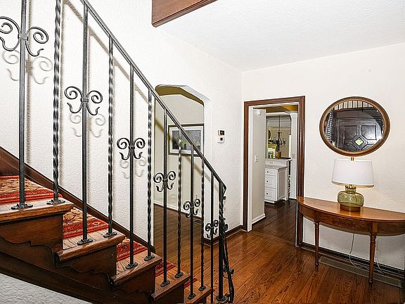 3rd image of 3116 Victoria Ave