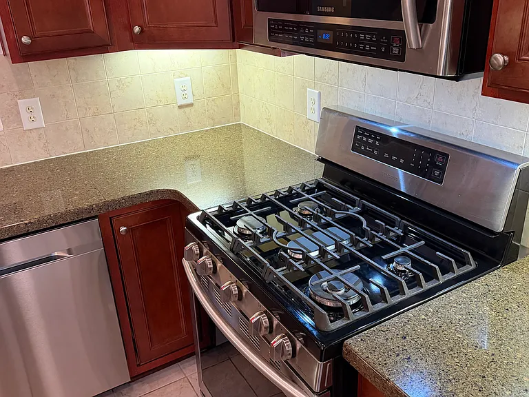 4715 Mifflin St — Photo 24