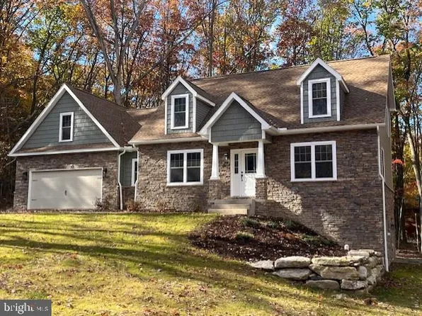 5 Tioga Dr, Hazleton, PA 18202