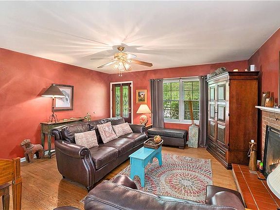 3rd image of 10724 Mersington Ave