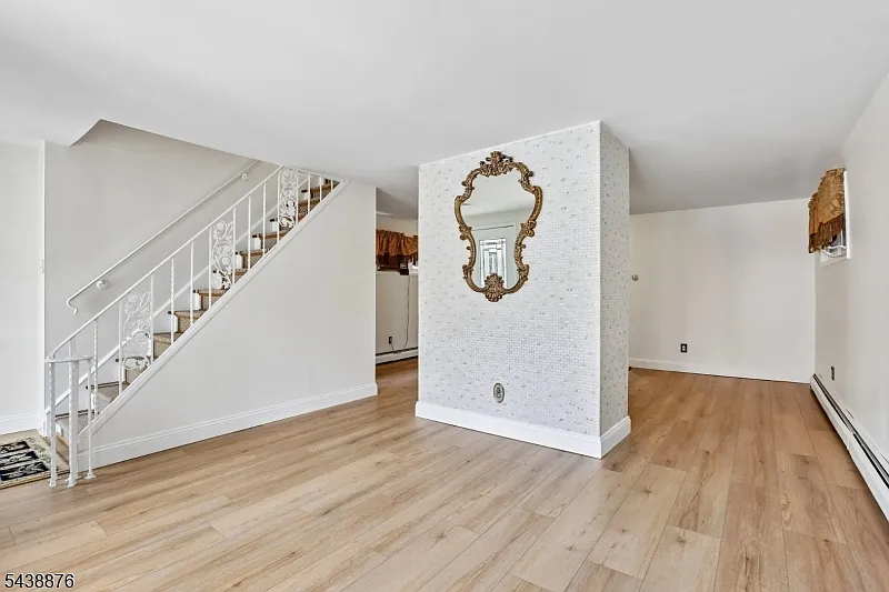2 bed, 2.5 bath, 1500 sqft, $3,300 — Photo 2