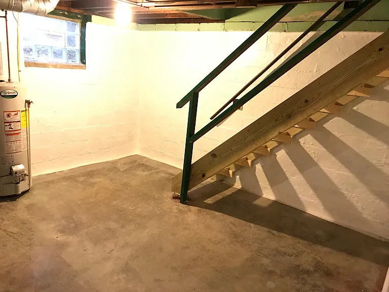 1016 Lindberg Ave — Photo 8