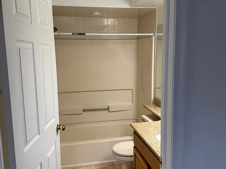 1038 Waterford Dr — Photo 7
