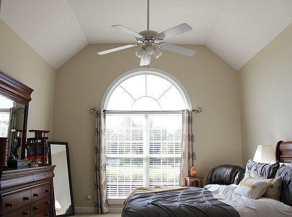 4th image of 115 Munson Ct