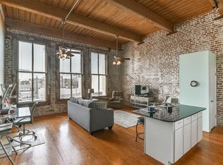 2400 Mechanic St APT 200, Galveston, TX 77550