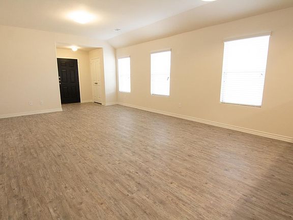 2nd image of 1403 Starling Ln