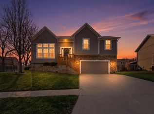 1334 Overbrooke Dr, Junction City, KS 66441