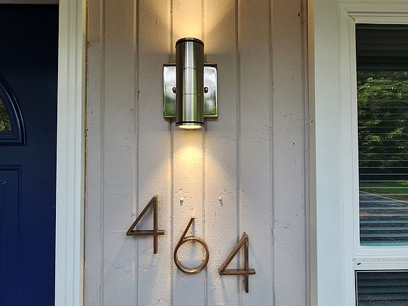 5th image of 464 Ruth St