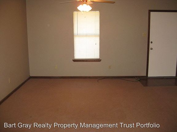 3rd image of 218 Bellevue Cir APT A