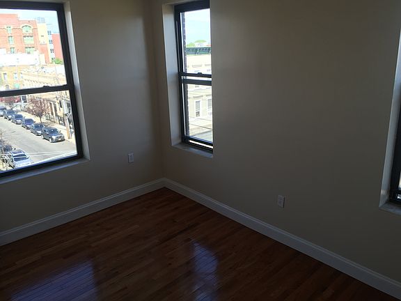 3rd image of 3118 42nd St APT 5