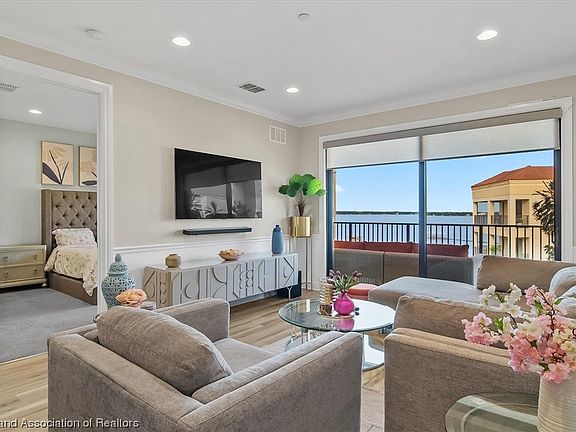 2nd image of 2351 Lakeview Dr Unit 416