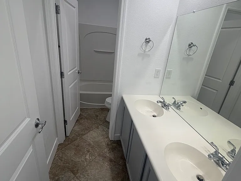 109 Cropton Ct — Photo 34