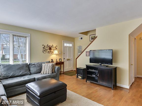 3rd image of 9313 Adelaide Dr