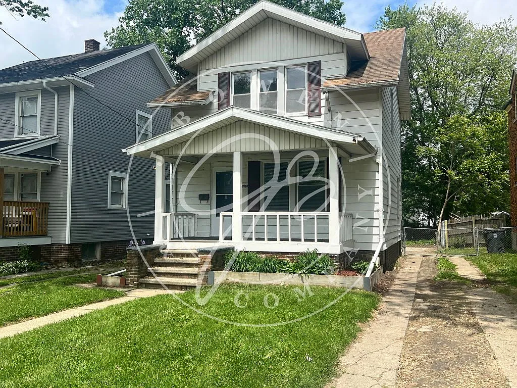 3 bed, 1.0 bath, 1168 sqft, $1,350 — Photo 1
