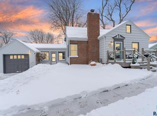 2307 S Center Ave, Sioux Falls, SD 57105