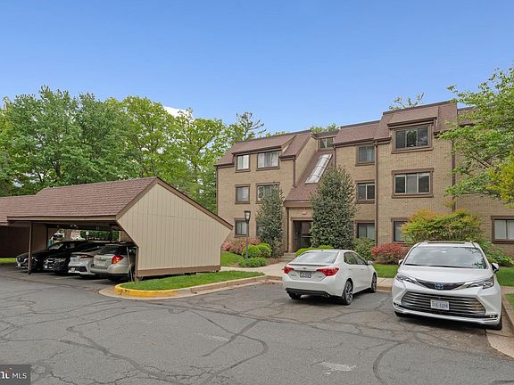 2nd image of 1621 Parkcrest Cir APT 201