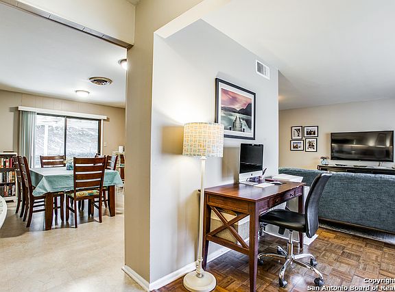 5th image of 314 W Glenview Dr
